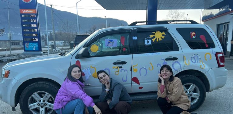 Boşuniklər üçün Racada səyyar kitabxana yarat
